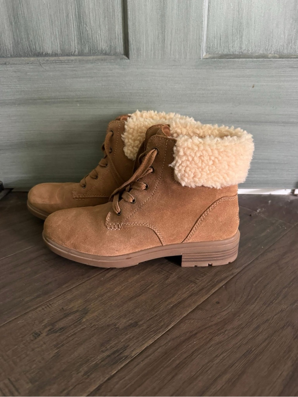 UGG Women's Tan Suede Faux-Shearling Ankle Boots. Like New